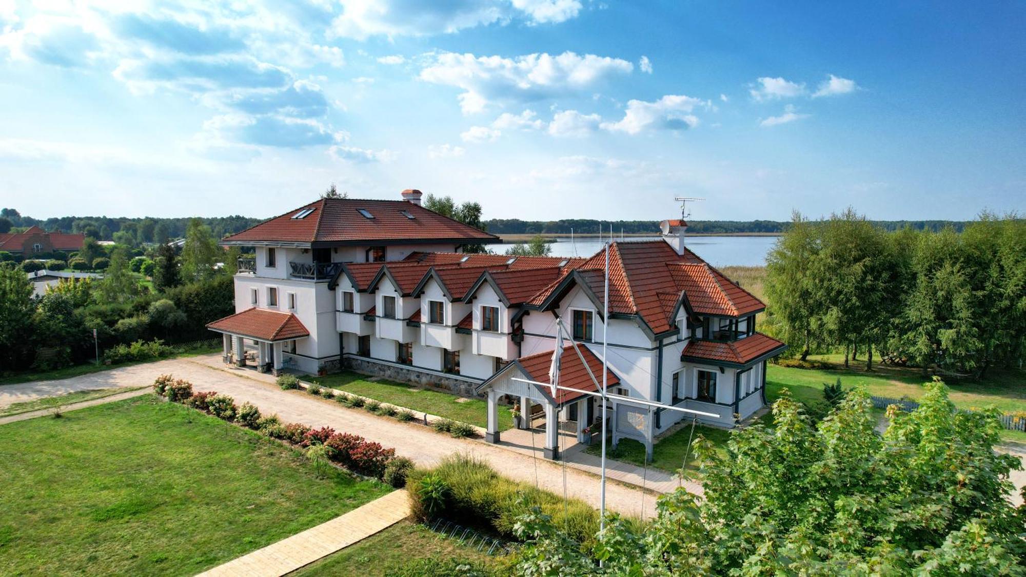 Hotel Joseph Conrad Pisz Buitenkant foto