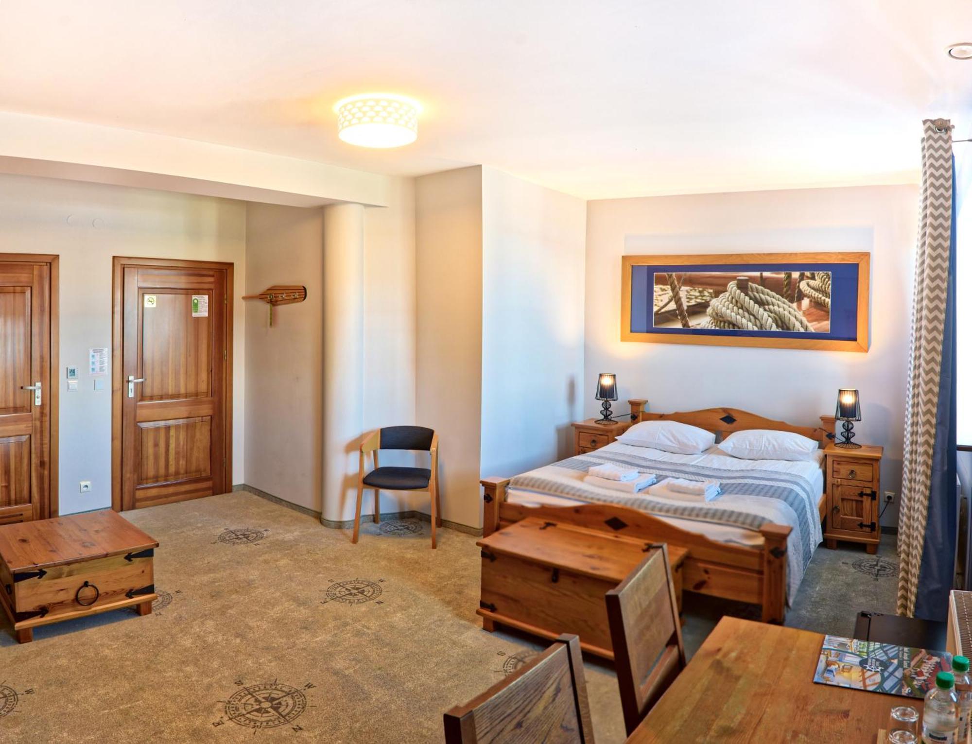 Hotel Joseph Conrad Pisz Buitenkant foto
